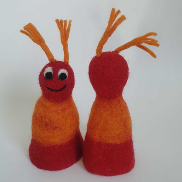 filz-eierwaermer-rote-raupe