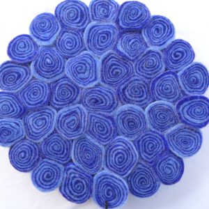 Filz-Untersetzer \"Biskuitrolle\" blau