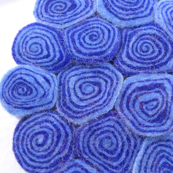 Filz-Untersetzer \"Biskuitrolle\" blau – Bild 4