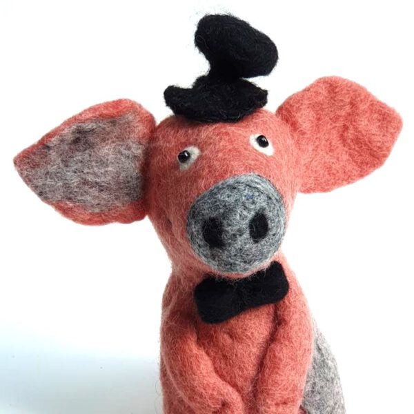 Originelles Geschenk: Brautpaar Schwein als Filz-Eierwärmer – Bild 4