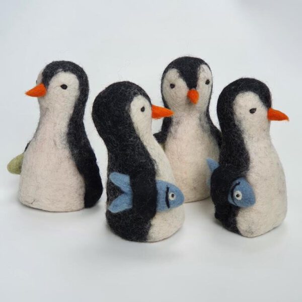 Filzeierwaermer-pingu-mit-fisch