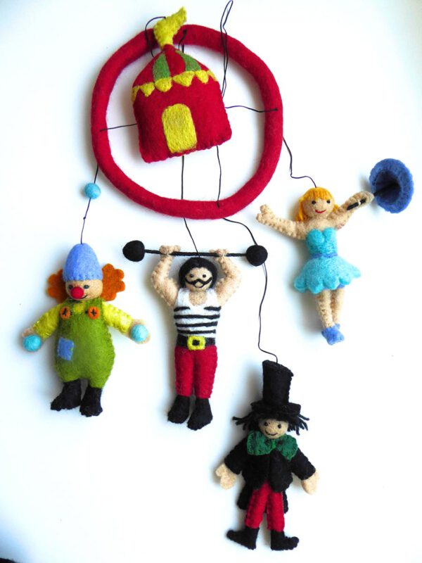 Mobile-aus-Filz-Zirkus-3