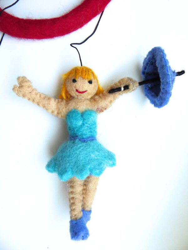 Mobile-aus-Filz-Zirkus-4