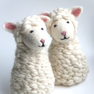 filzerwaermer-schaf-zu-zweit