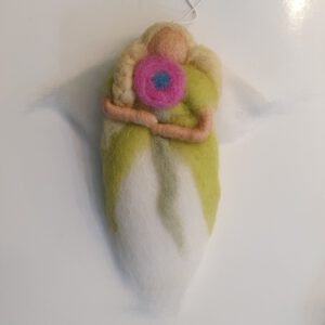 Engel aus Märchenwolle, grün