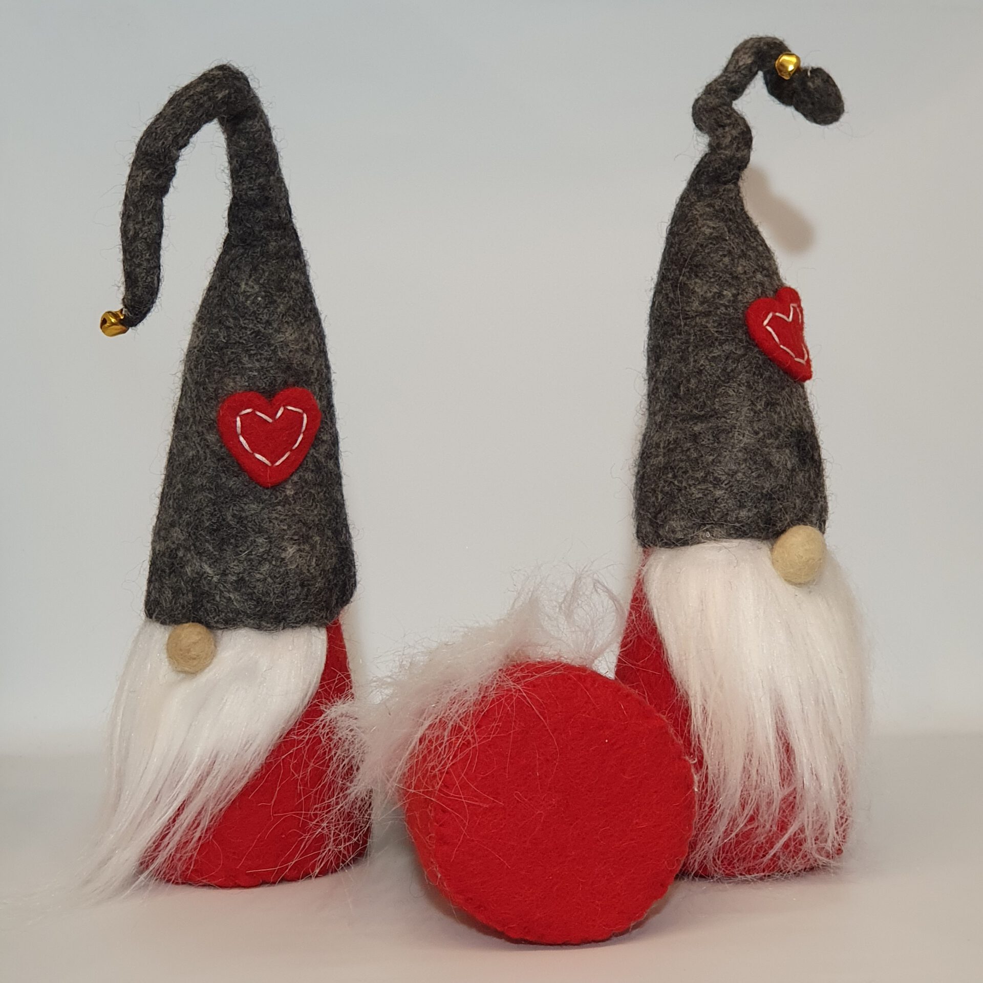 Weihnachtsgnom aus Filz - rot-grau 3 W 4 Weihnachts- Gnom, rot-grau (6)