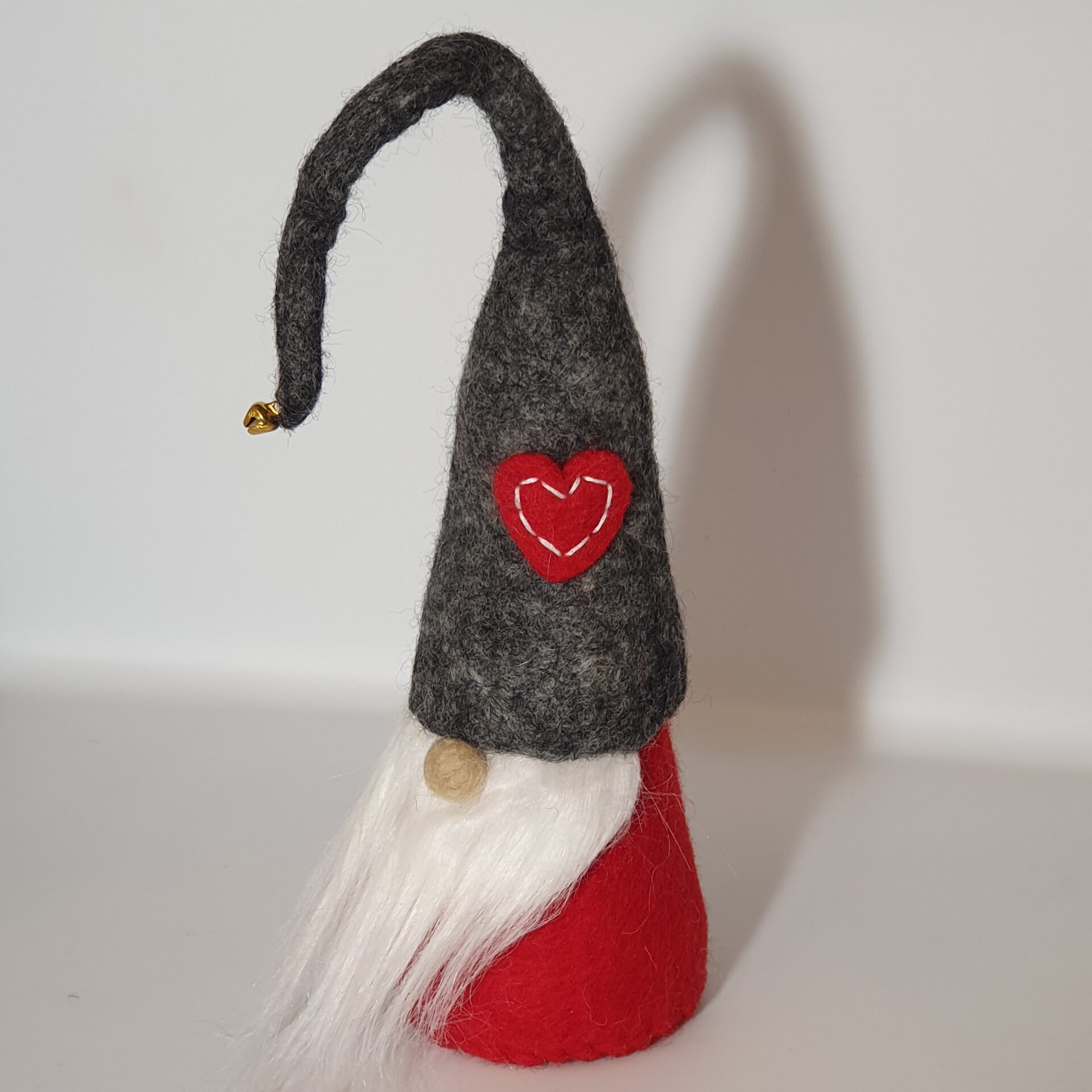 Weihnachtsgnom aus Filz - rot-grau 1 W 4 Weihnachts- Gnom, rot-grau (8)